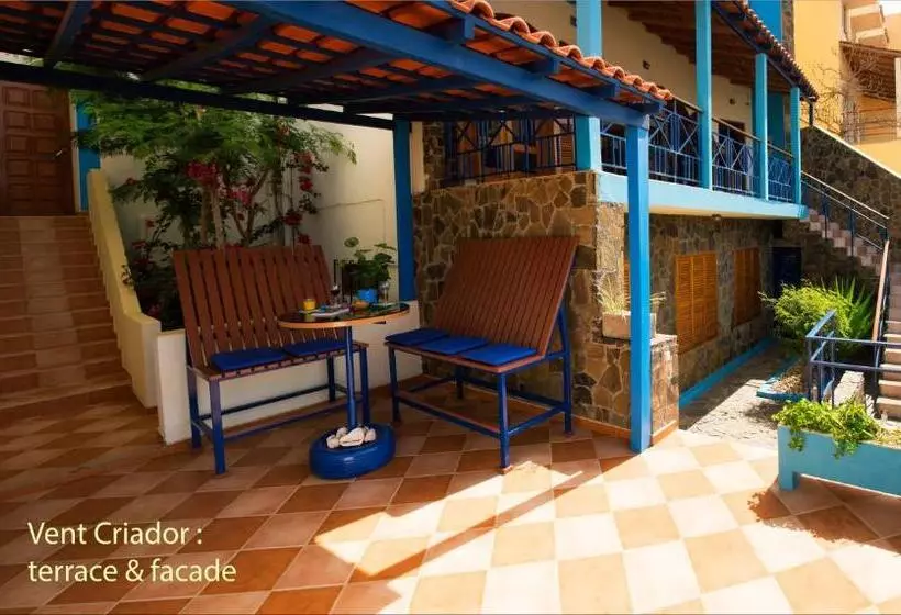 تختخواب و صبحانه Solar Windelo