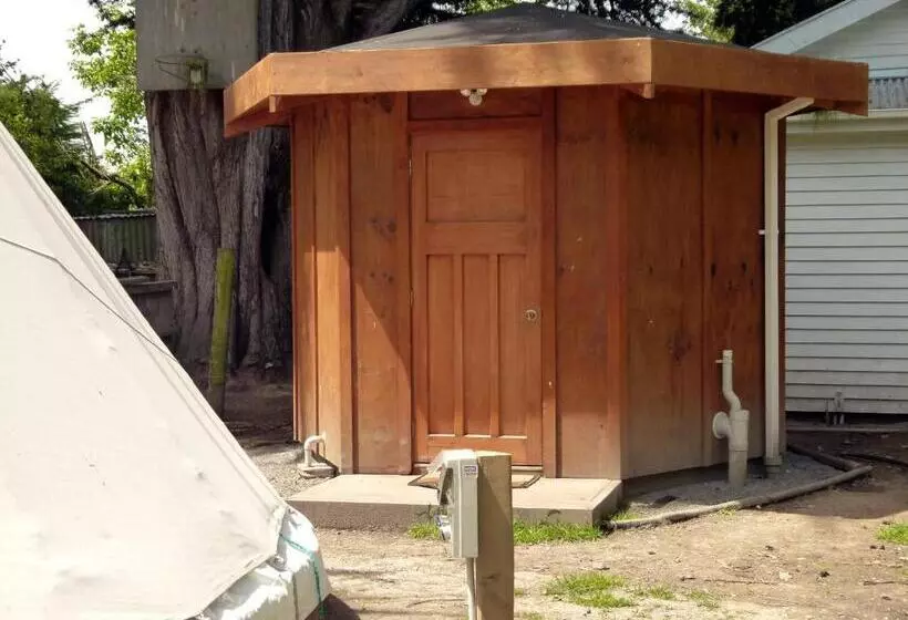 Hotelli Wacky Stays   Unique Farm Stay Glamping Rentals, Free Animal Feeding Tours