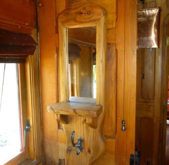 酒店 Wacky Stays   Unique Farm Stay Glamping Rentals, Free Animal Feeding Tours