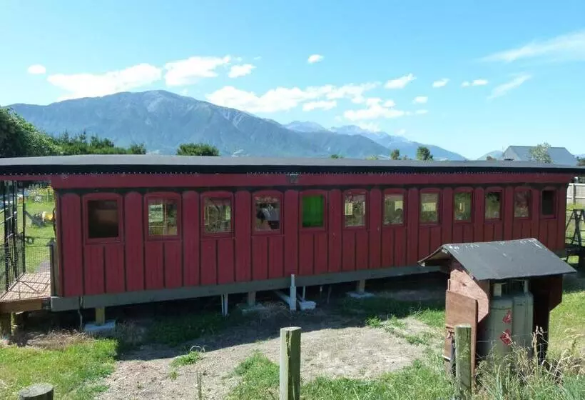 Hotelli Wacky Stays   Unique Farm Stay Glamping Rentals, Free Animal Feeding Tours