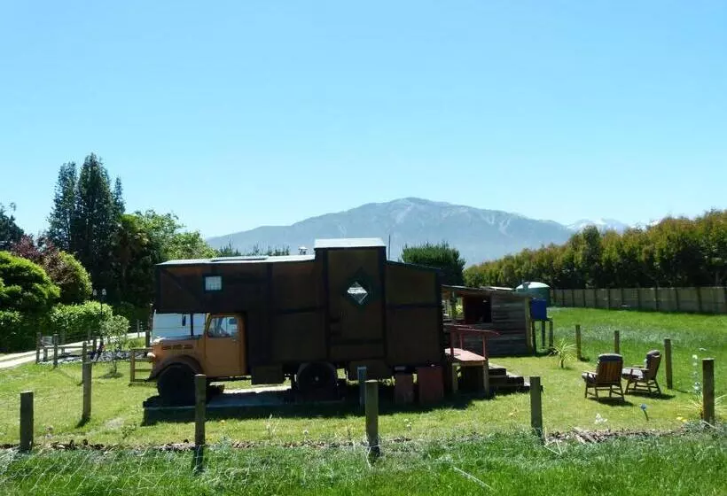 Hotelli Wacky Stays   Unique Farm Stay Glamping Rentals, Free Animal Feeding Tours