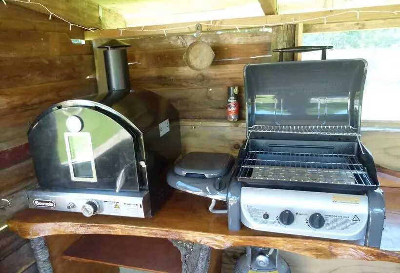 Hotelli Wacky Stays   Unique Farm Stay Glamping Rentals, Free Animal Feeding Tours