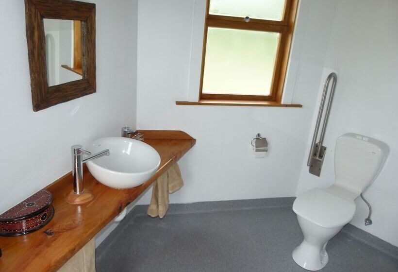 酒店 Wacky Stays   Unique Farm Stay Glamping Rentals, Free Animal Feeding Tours