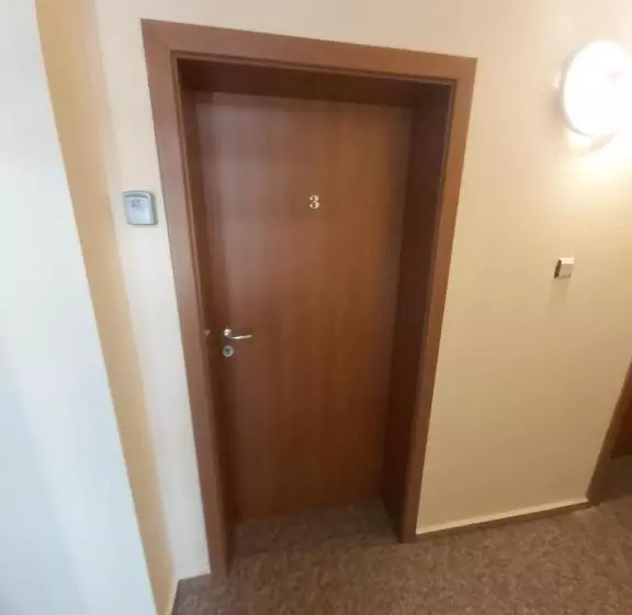 ペンション Guest House Skalite