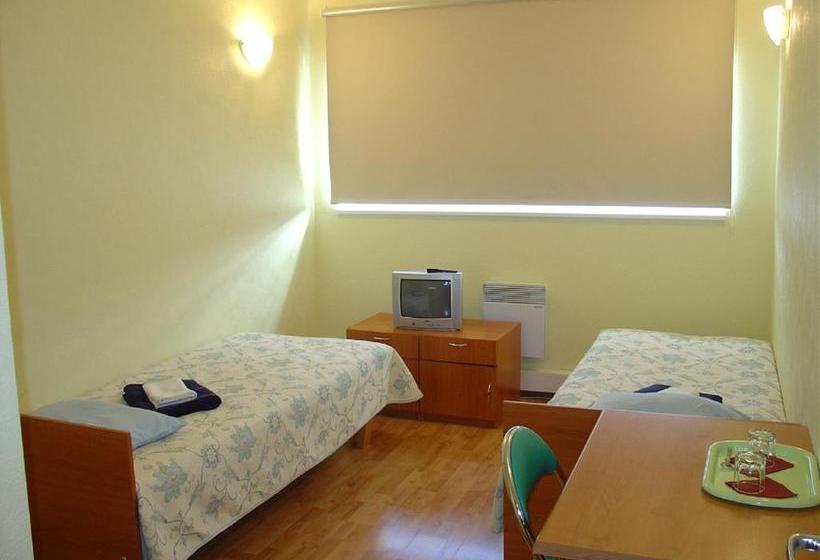 پانسیون Kuressaare Airport Guest House