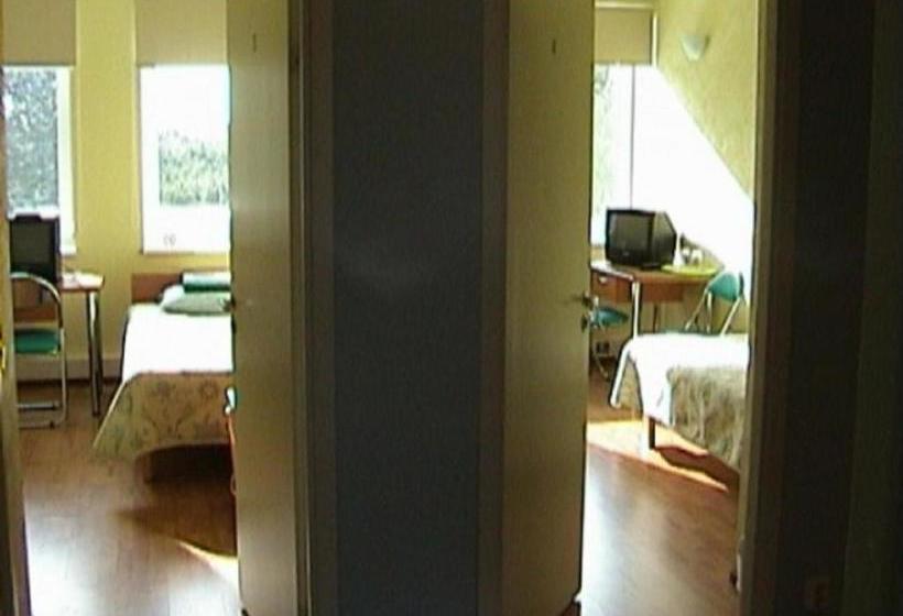 پانسیون Kuressaare Airport Guest House