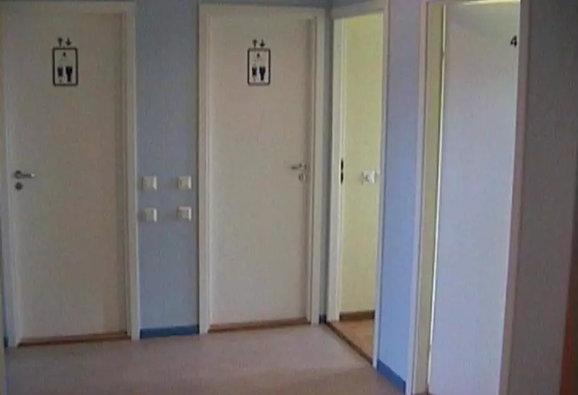 پانسیون Kuressaare Airport Guest House