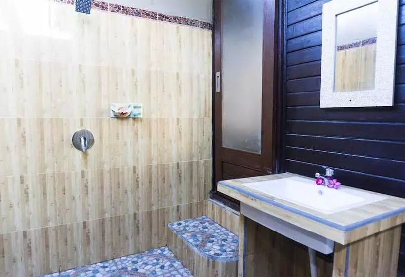 ペンション Sunrise Ocean Hut S Lembongan