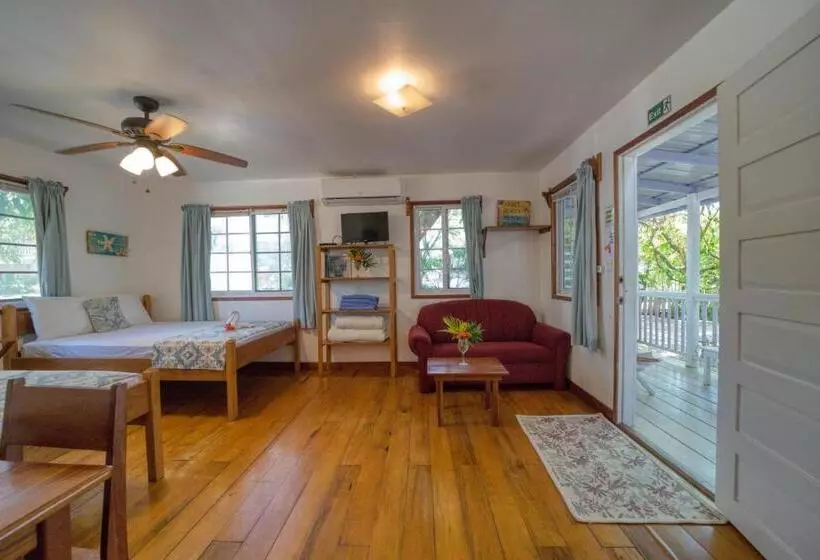 Majatalo Placencia Villas