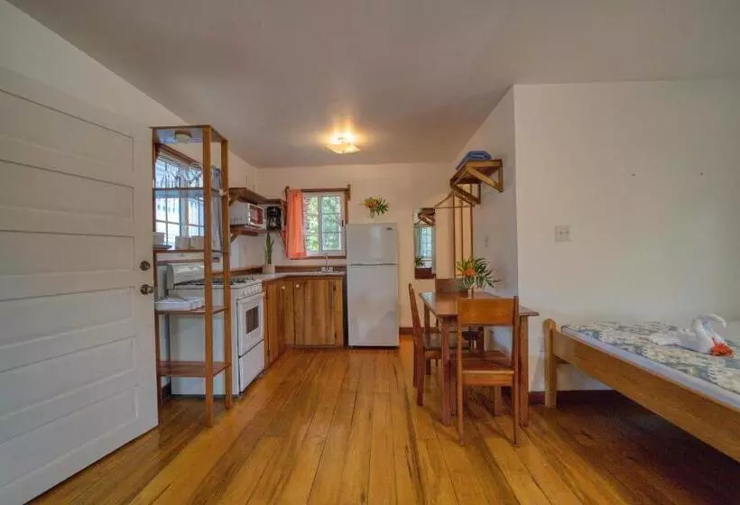 Majatalo Placencia Villas