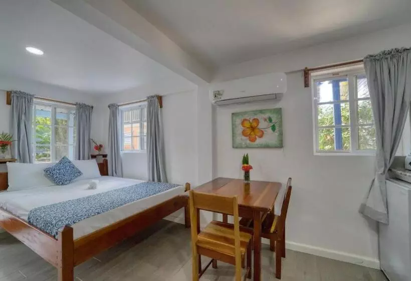 Majatalo Placencia Villas