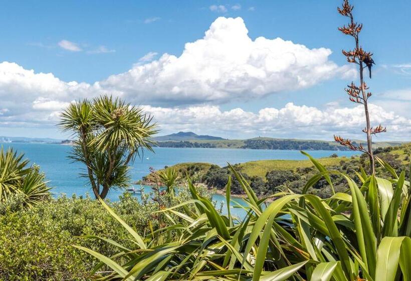 Пансион The Moorings Studio Apartments