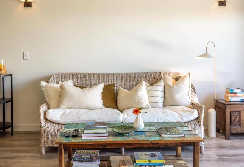 펜션 The Moorings Studio Apartments