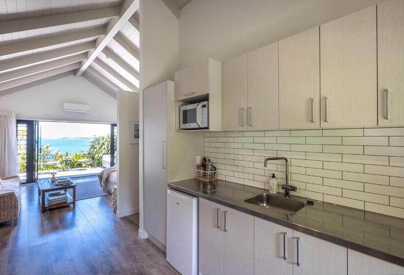 Пансион The Moorings Studio Apartments