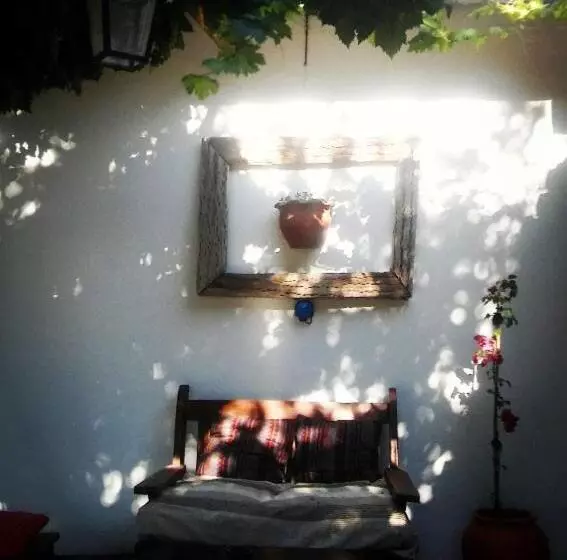 Retkeilymaja Posada Argimon