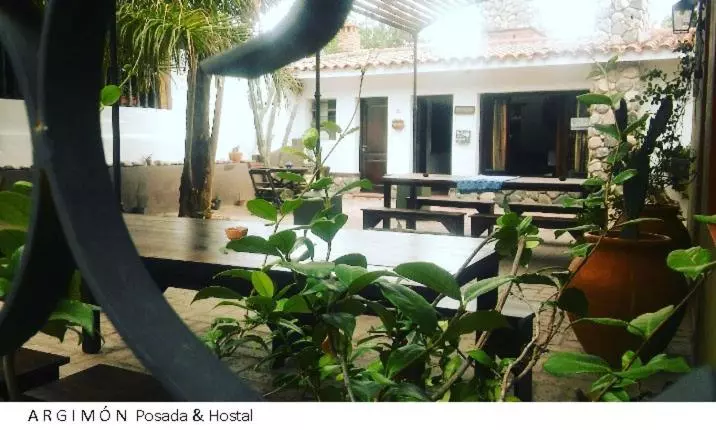 Retkeilymaja Posada Argimon