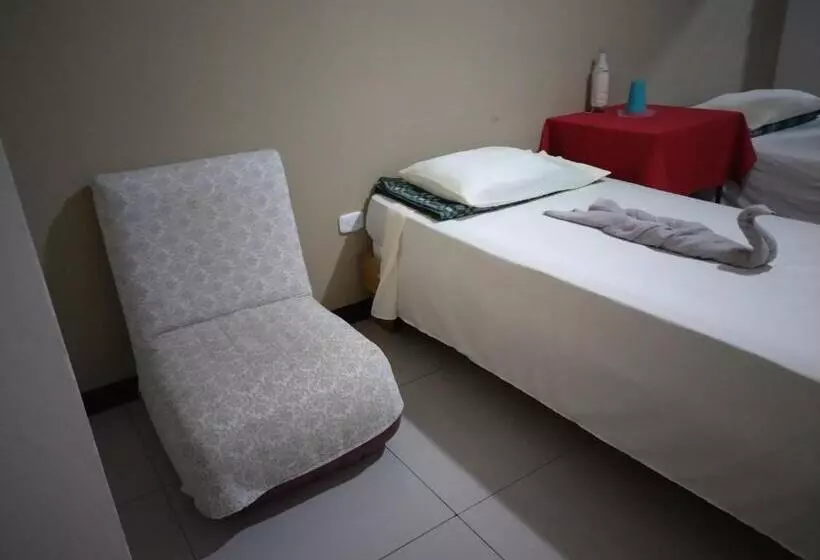 هاستل Trianon