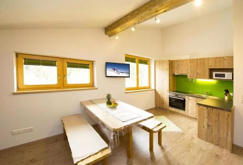 ペンション Alpenhof Grafleiten