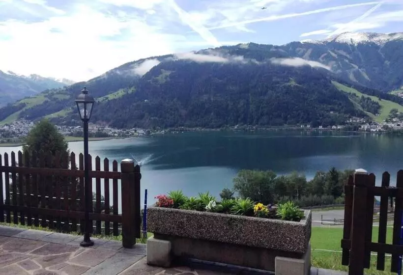 ペンション Alpenhof Grafleiten