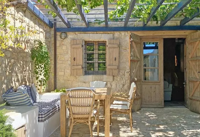 Majatalo Apokryfo Traditional Guesthouse