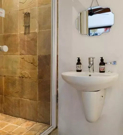 Majatalo Old Potters Inn