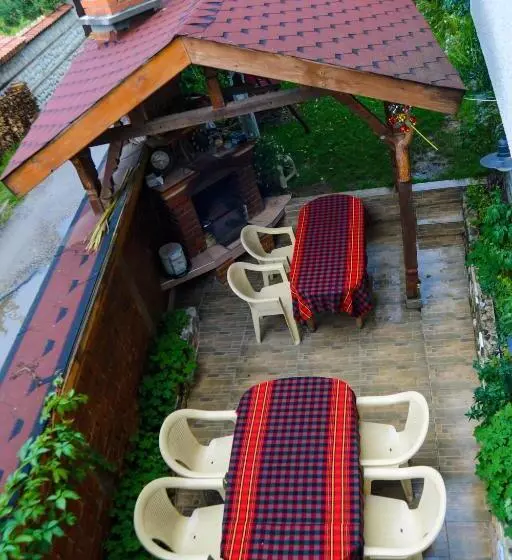 پانسیون Topuzovi Guest House