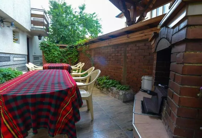 پانسیون Topuzovi Guest House
