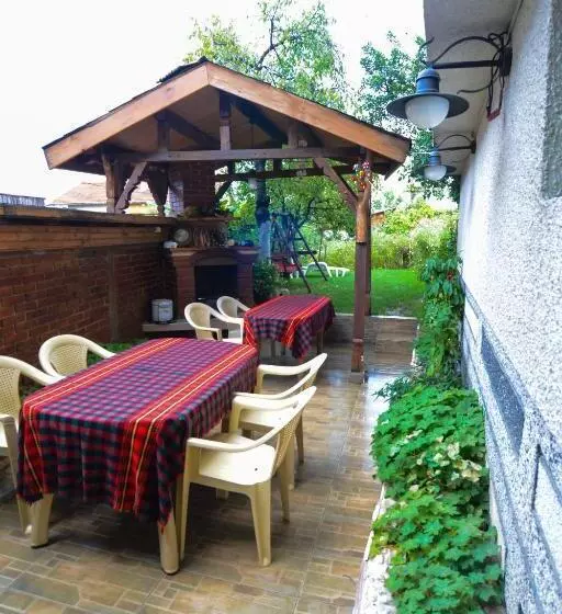 پانسیون Topuzovi Guest House