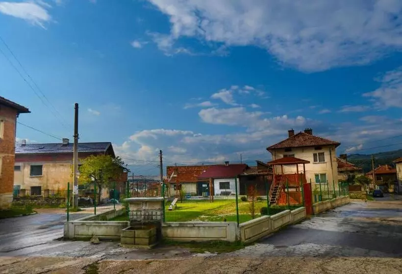 پانسیون Topuzovi Guest House