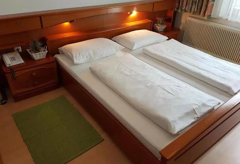 Helenental Pension & Apartments