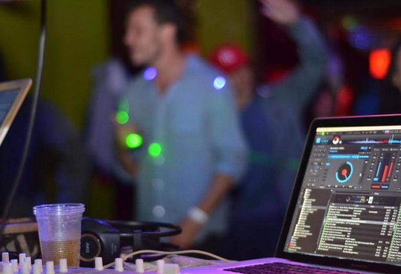 پانسیون Aquario Pousada Hostel   Night Club