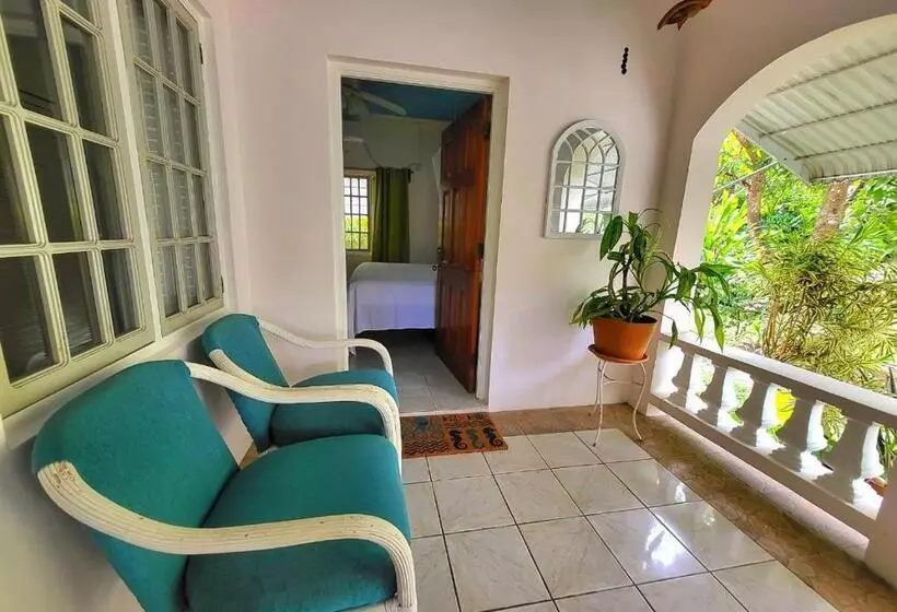 پانسیون Green's Palace Jamaica