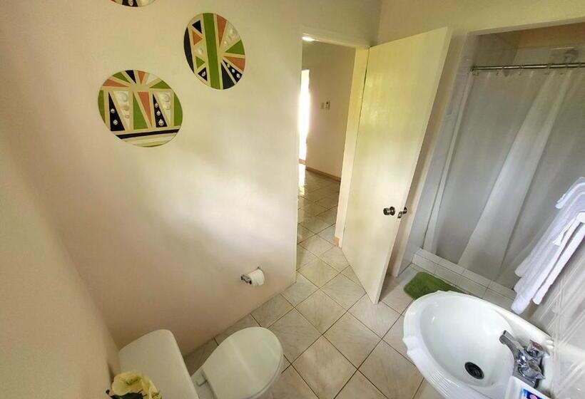 پانسیون Green's Palace Jamaica