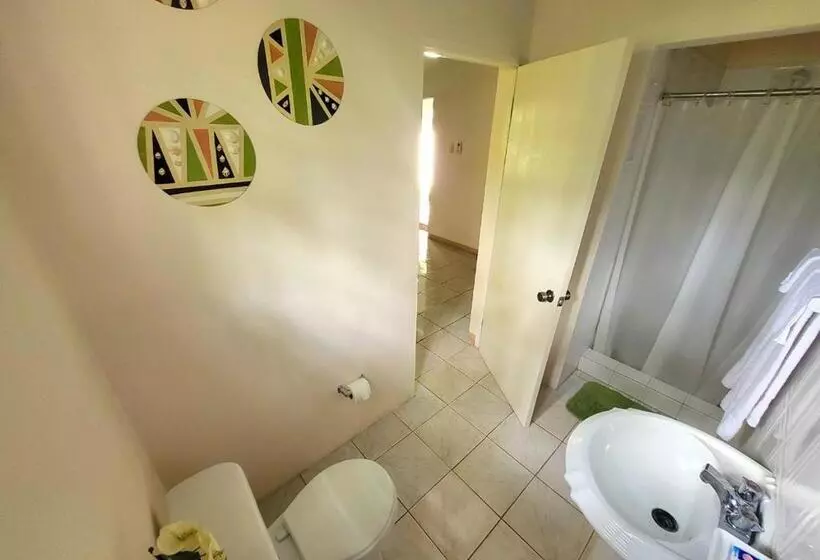 پانسیون Green's Palace Jamaica