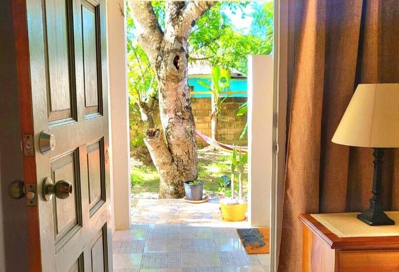 پانسیون Green's Palace Jamaica