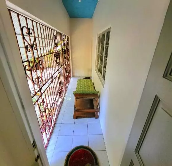 پانسیون Green's Palace Jamaica