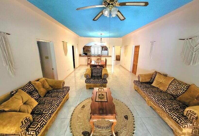 پانسیون Green's Palace Jamaica