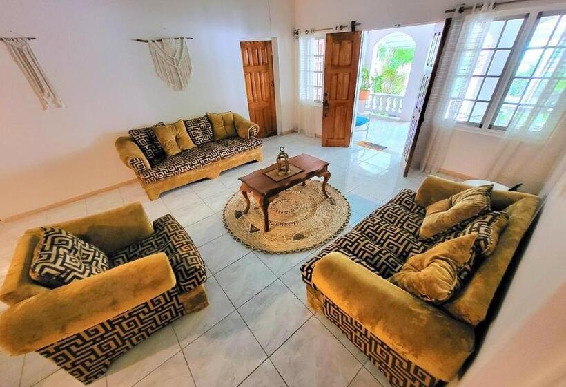 پانسیون Green's Palace Jamaica