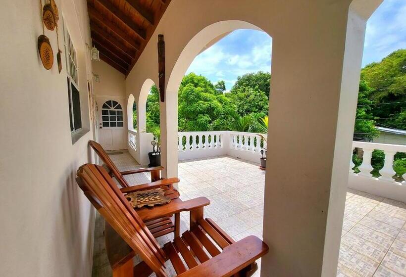 پانسیون Green's Palace Jamaica