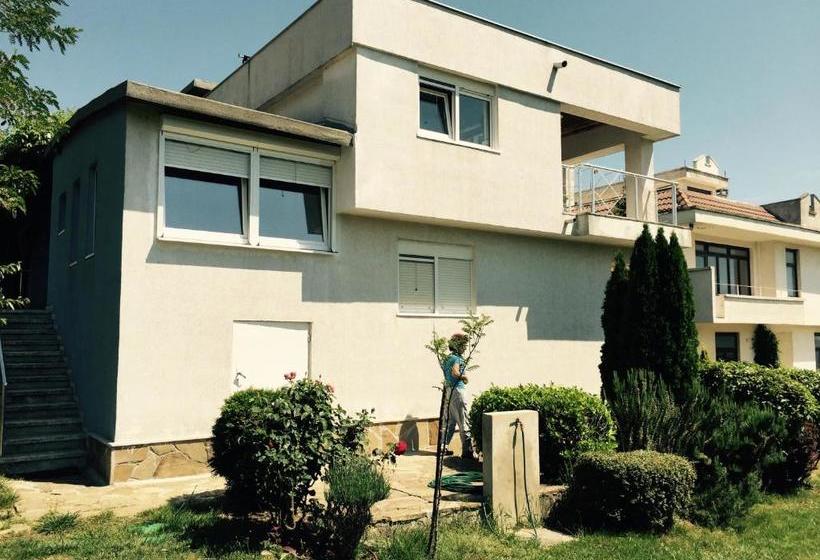 פנסיון Villa California