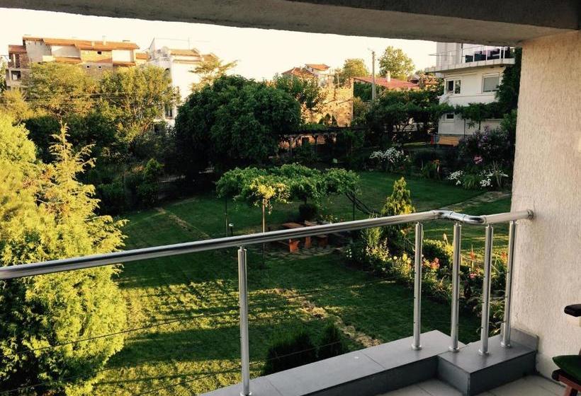 פנסיון Villa California