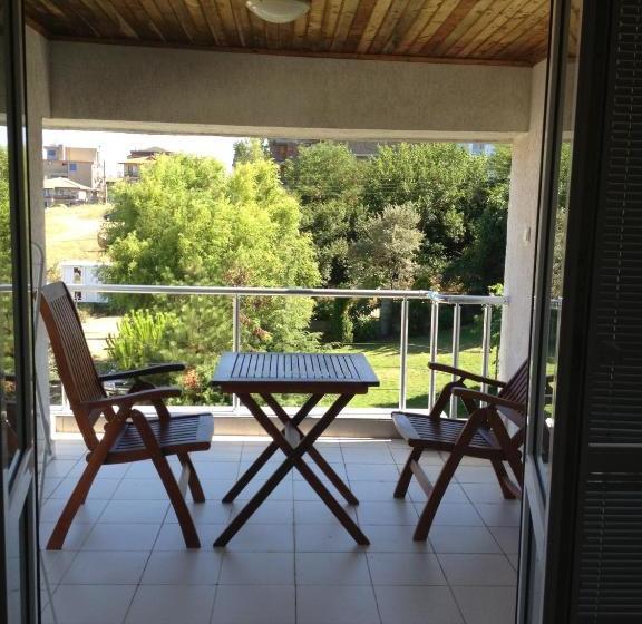 פנסיון Villa California