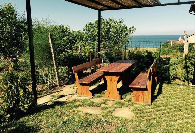 פנסיון Villa California