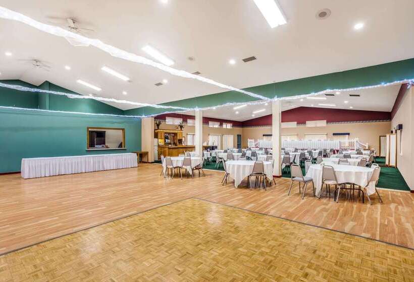 فندق صغير Comfort Inn & Suites