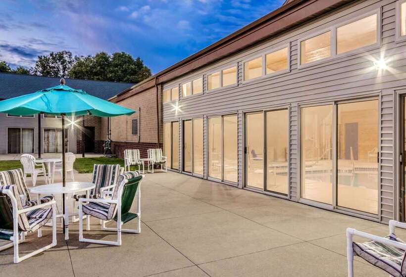 فندق صغير Comfort Inn & Suites