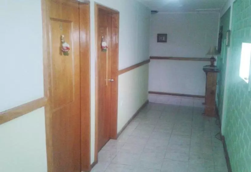 ユースホステル Hostal El Rincón