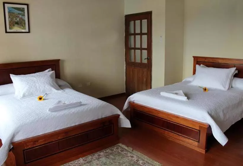 Retkeilymaja Hosteria San Carlos Tababela