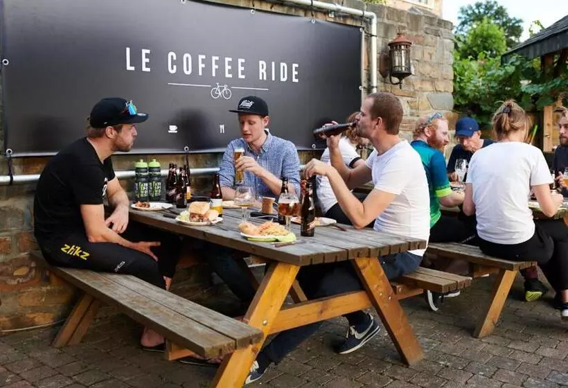 هتل Le Coffee Ride Cycling Cafe