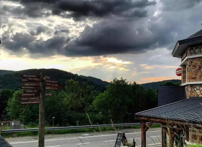 هتل Le Coffee Ride Cycling Cafe