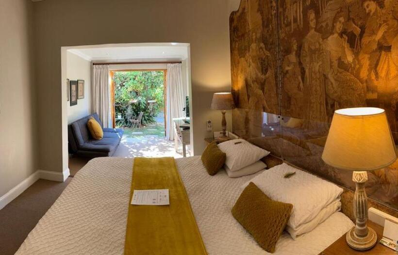 La Pension Guest House